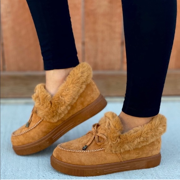 Tan Fuzzy Furry Slip-on Moccasin Slippers - Picture 2 of 10